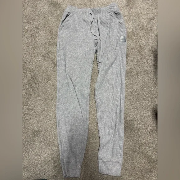 ALO Yoga Muse MATCHING SET - Picture 10 of 12